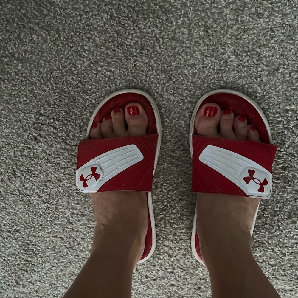 Under Armour Men’s/youth Red and White Slide Sandals - Picture 2 of 4